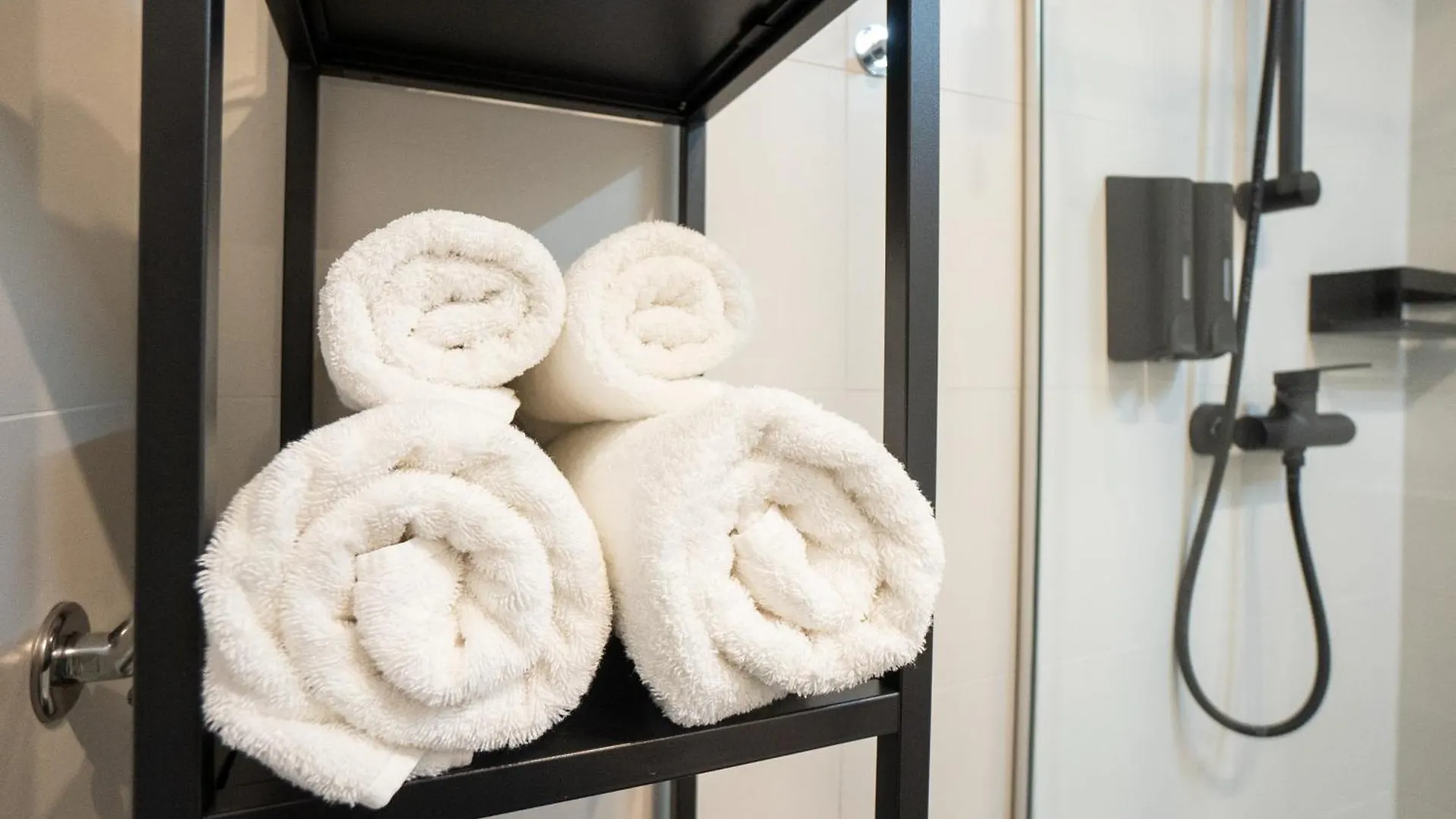 Brand New! Selfcheck-In, King Size Bed, Free Wi-Fi Lägenhet Wien