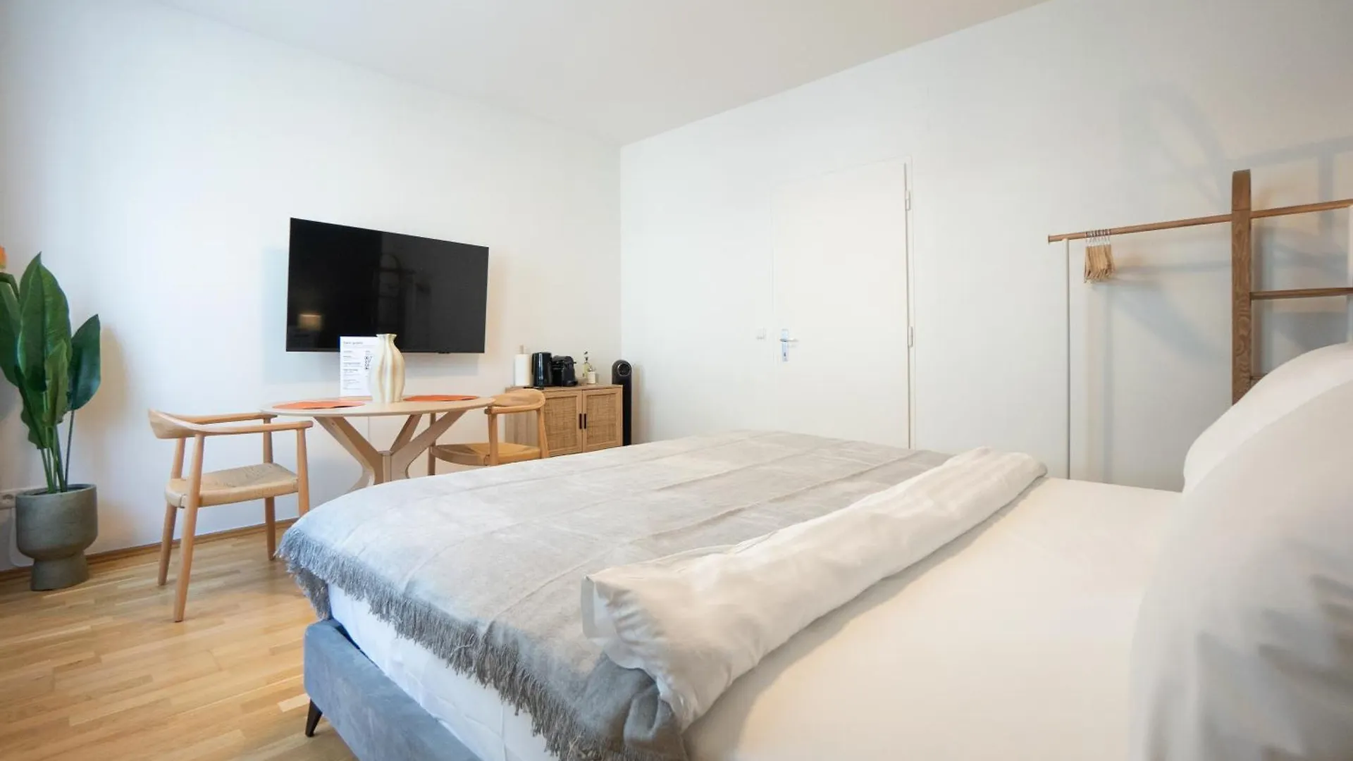 Brand New! Selfcheck-In, King Size Bed, Free Wi-Fi Lägenhet Wien Österrike