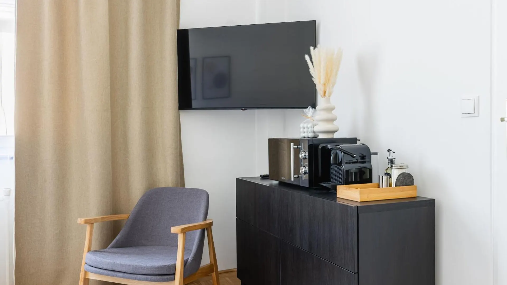 Brand New! Selfcheck-In, King Size Bed, Free Wi-Fi Lägenhet Wien