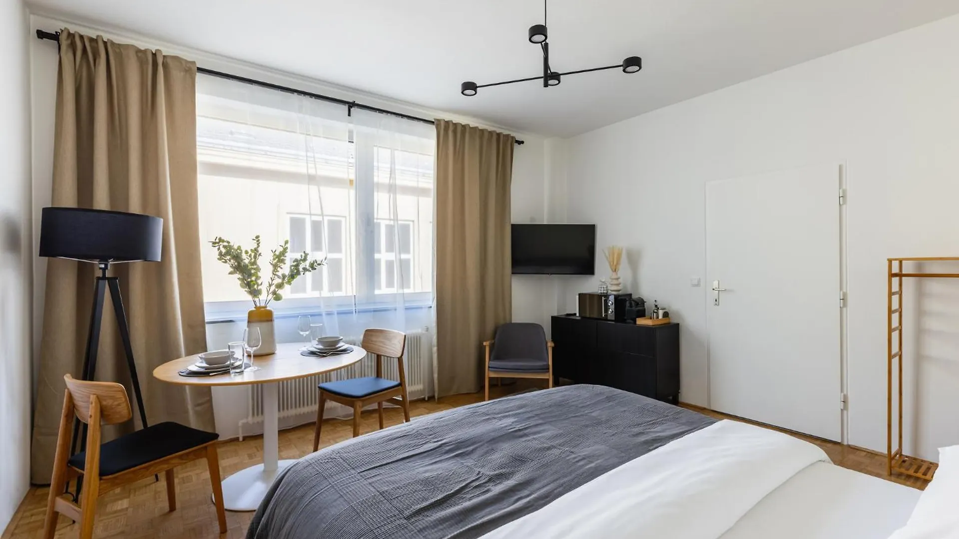Brand New! Selfcheck-In, King Size Bed, Free Wi-Fi Lägenhet Wien Österrike