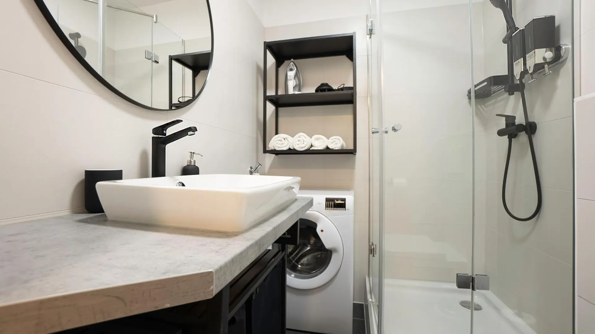 Brand New! Selfcheck-In, King Size Bed, Free Wi-Fi Lägenhet Wien Österrike