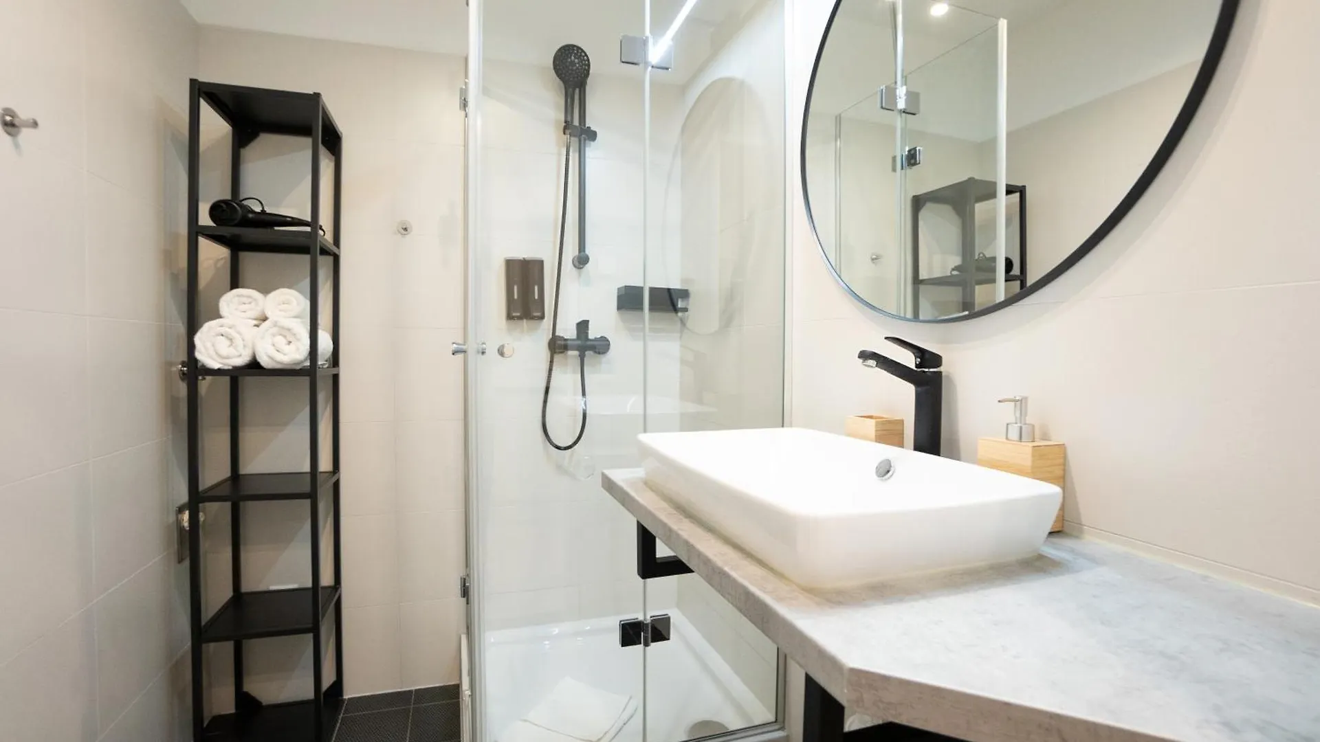 Appartement Brand New! Selfcheck-In, King Size Bed, Free Wi-Fi à Vienne